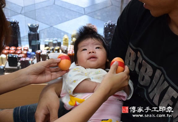 蔡寶寶(台中市北區嬰兒寶寶滿月剃頭理髮、免費嬰兒剃胎毛儀式吉祥話)。中國風會場，爸媽寶貝免費穿「日中韓」古裝禮服。專業拍照、DVD光碟、證書。★購買「臍帶章、肚臍章、胎毛筆刷印章」贈送：剃頭、收涎、抓周，三選一。 2015.11.02 照片4